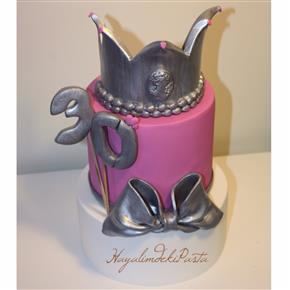#happy30 #hayalimdekipasta #deniziskender #tiaracake #fondant #sugarart #butikpasta #sekerhamuru