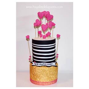 #hayalimdekipasta #deniziskender #butikpasta #fondant #sugarart #pinkheartcake #goldcake