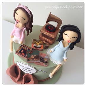 #hayalimdekipasta #deniziskender #gramofonpasta #gramophonecake #45likplaklar #fondant #sugarart