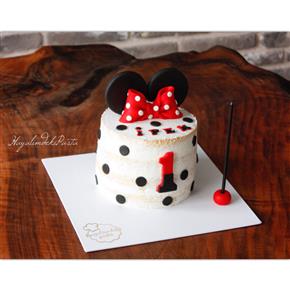 Minnie mouse naked cake
