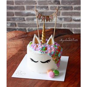 Unicorn pasta, unicorn cake, unicorn naked cake